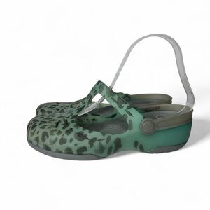 Crocs green leopard print clogs shoes 6